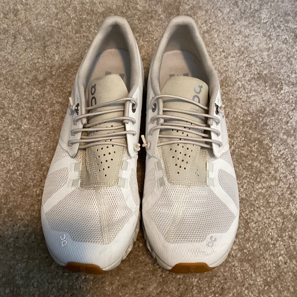 ON cloud running shoe